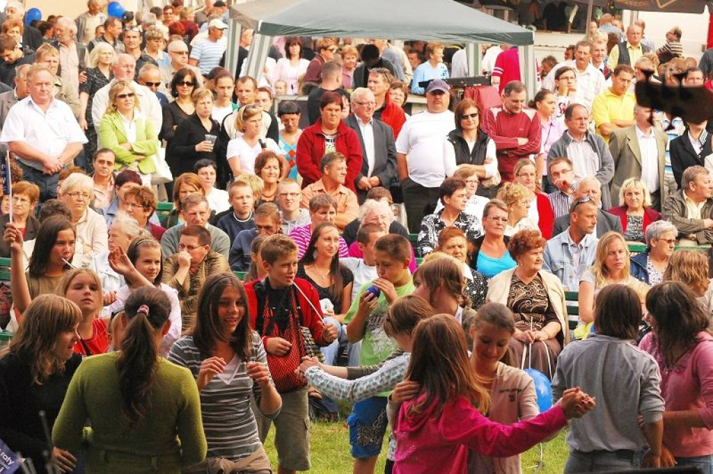 Górale zaśpiewali pod wieżą