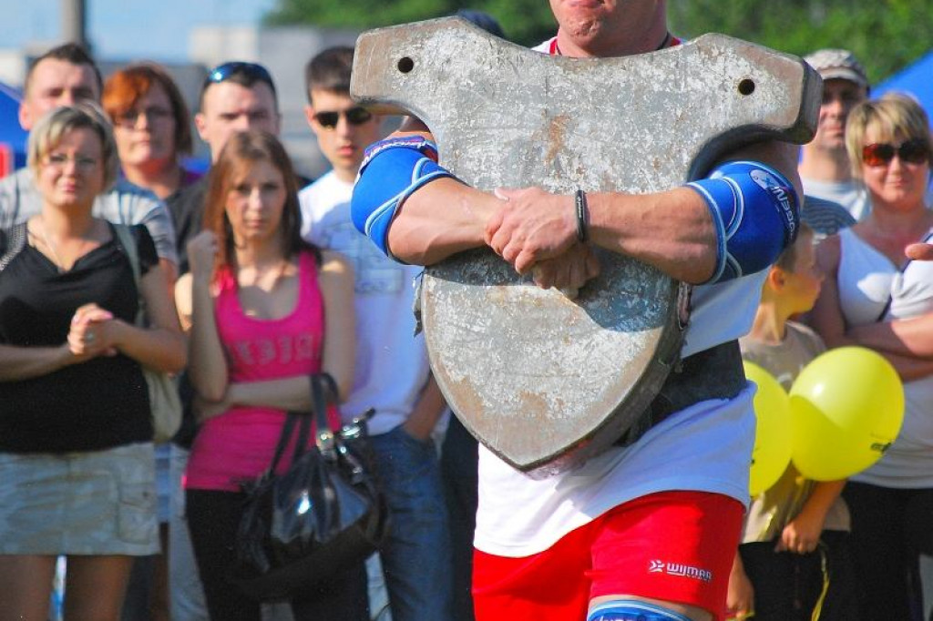 Siłacze na stadionie