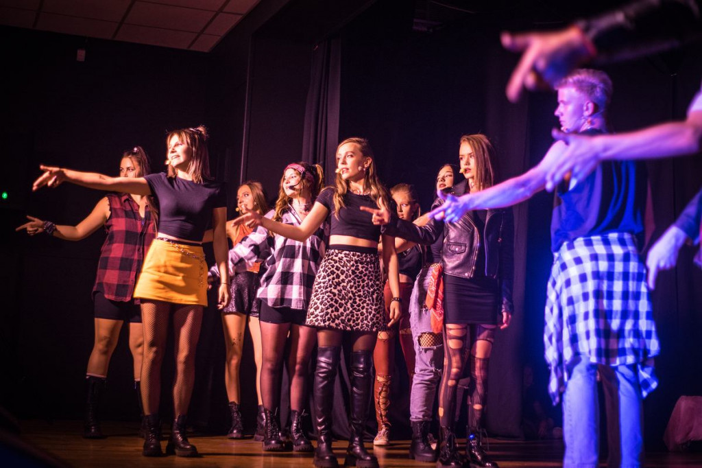 Autorski musical artystów z Jabłonowa zachwycił publiczność. Własne teksty piosenek, scenariusz, choreografia