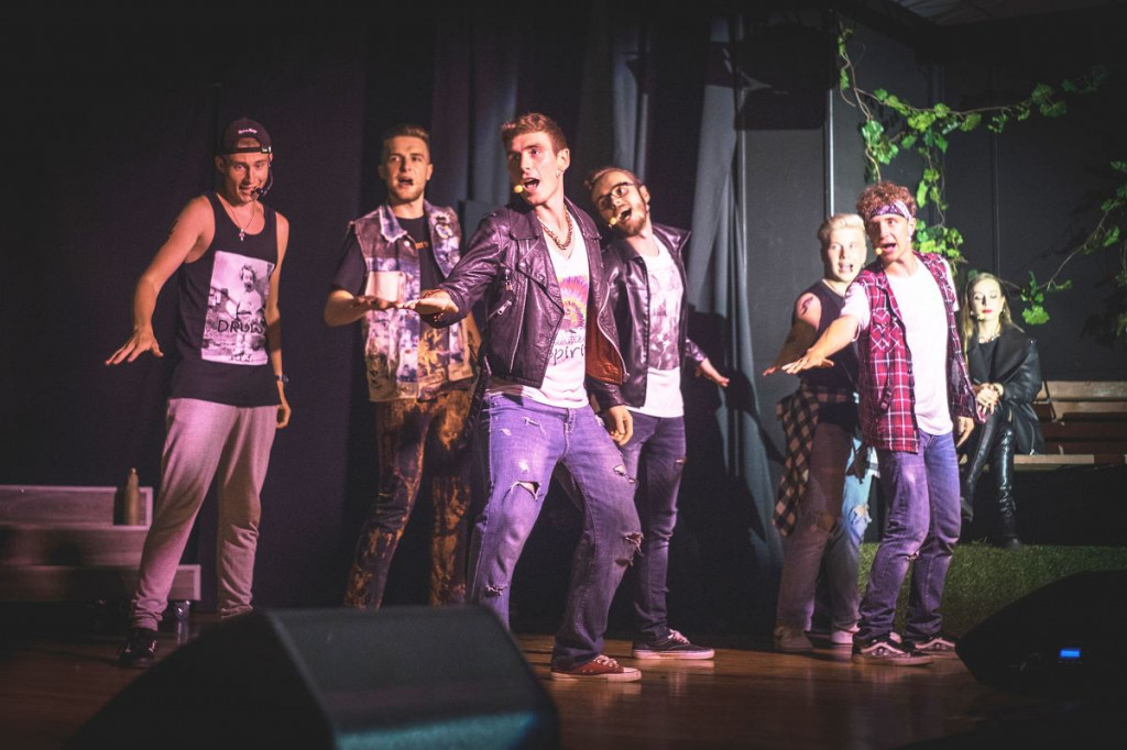 Autorski musical artystów z Jabłonowa zachwycił publiczność. Własne teksty piosenek, scenariusz, choreografia