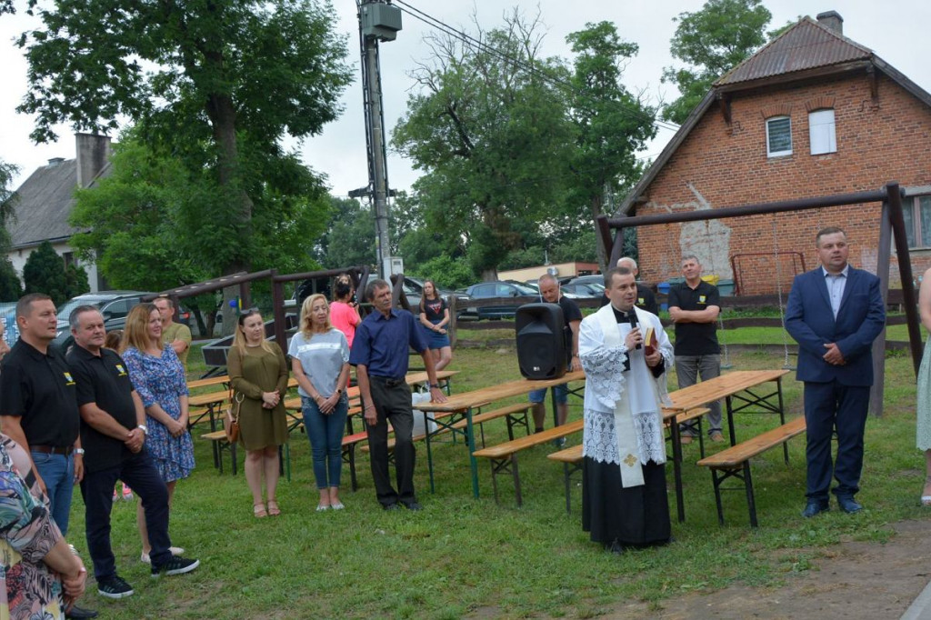 W Sumówku oddali do użytku nową świetlicę wiejską. Z tej okazji był festyn z artystą znanym z telewizji [ZDJĘCIA]
