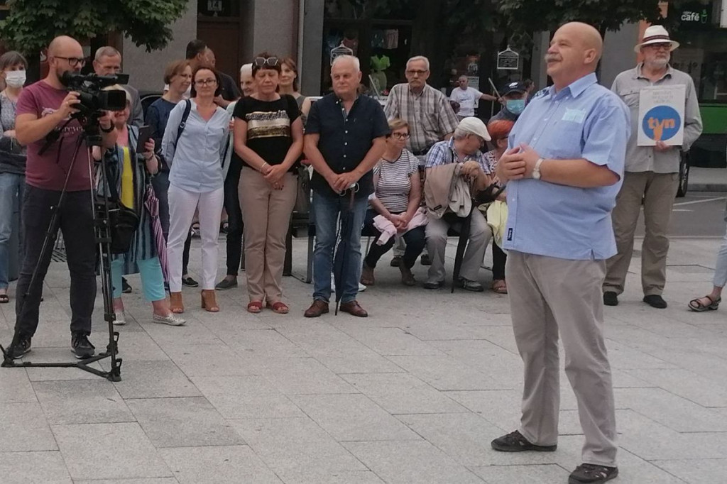 Brodnica. Pikieta na Dużym Rynku w obronie TVN [ZDJĘCIA]