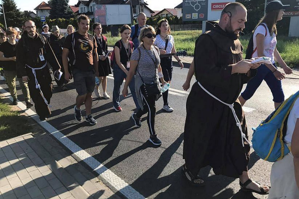 360 kilometrów pieszo z Brodnicy na Jasną Górę. Najmłodszy pielgrzym miał 3 lata [ZDJĘCIA]
