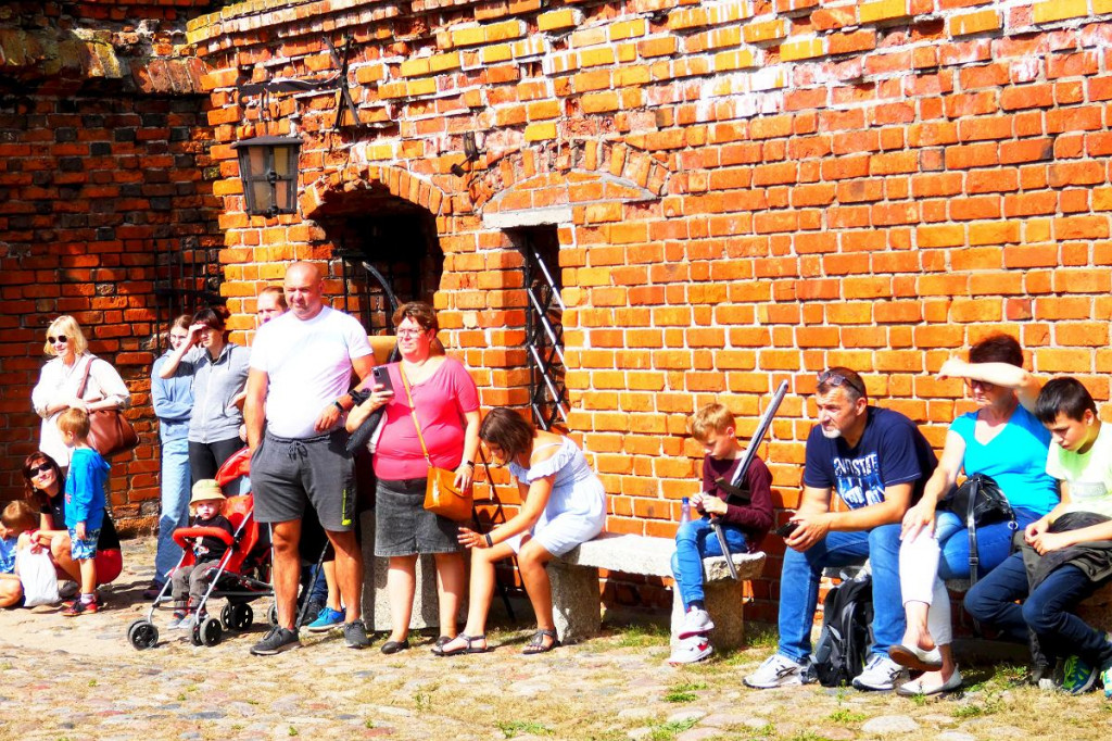 Brodnica. Krzyżacy nosili inne majtki, czyli historyczna zabawa na zamku. Rycerze, łucznicy, tańce, podpłomyki [ZDJĘCIA]