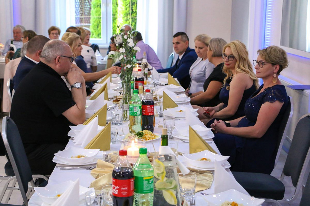 W Brzoziu zorganizowano bal dla seniorów. A teraz wszyscy pójdą... do sauny [ZDJĘCIA]