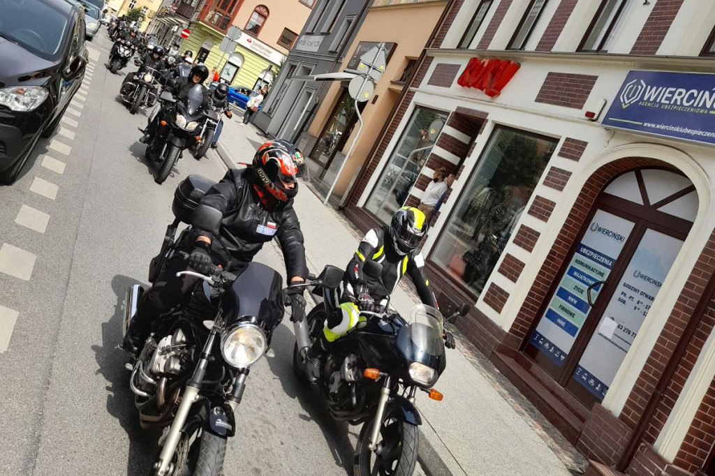 Motocykliści tłumnie przejechali przez Brodnicę. Wieczorem koncerty [ZDJĘCIA]