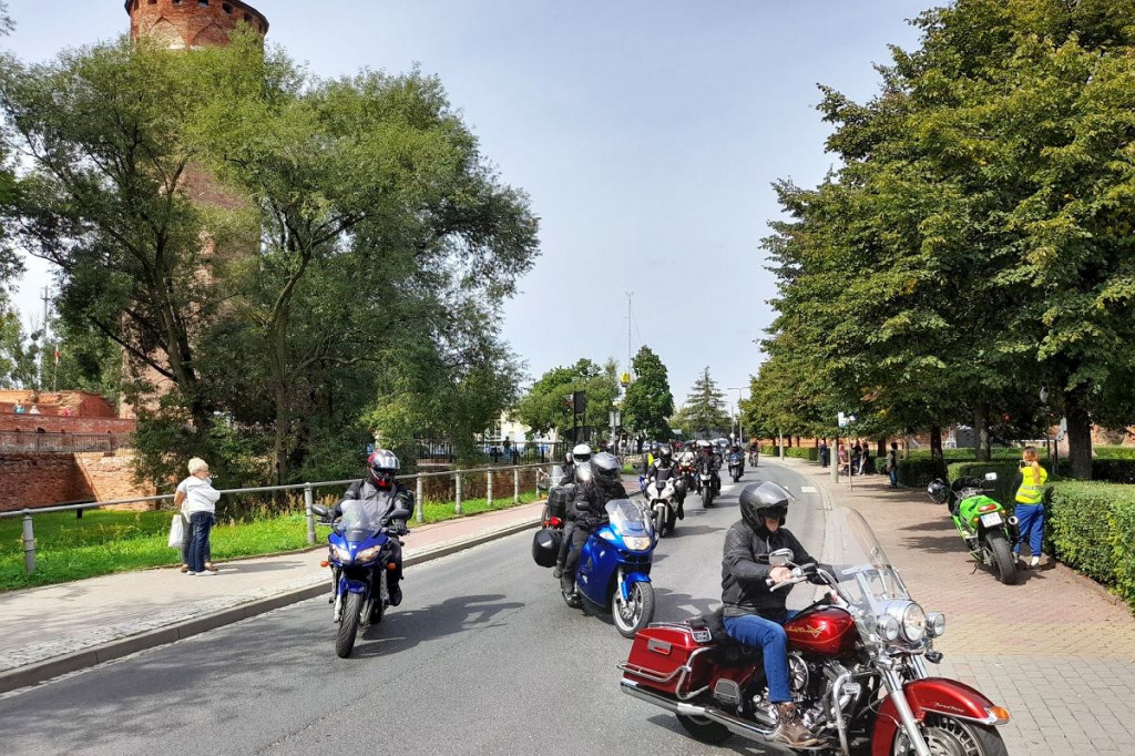 Motocykliści tłumnie przejechali przez Brodnicę. Wieczorem koncerty [ZDJĘCIA]