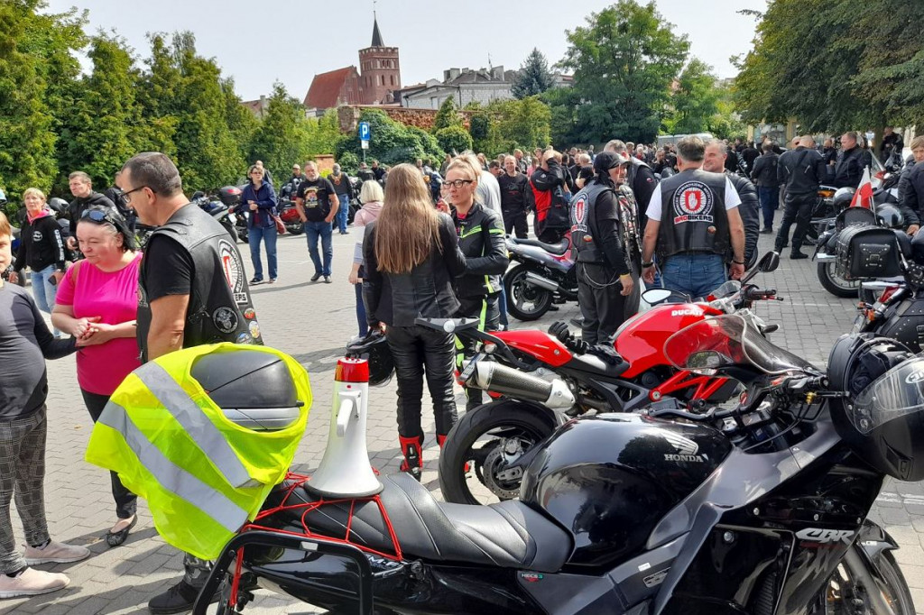 Motocykliści tłumnie przejechali przez Brodnicę. Wieczorem koncerty [ZDJĘCIA]