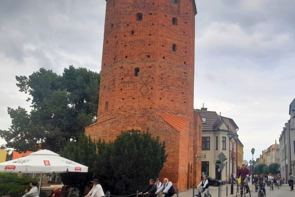 Brodnica. Kawalkada rowerzystów przejechała ulicami miasta. Wielu w oryginalnych strojach [ZDJĘCIA]