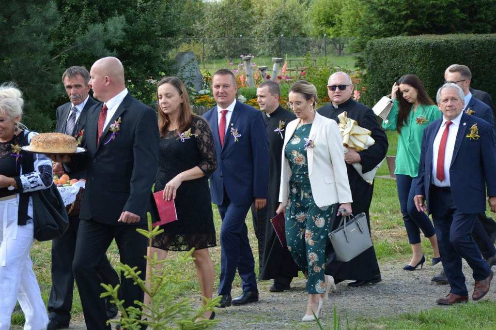 Dożynki 2021. W Najmowie uhonorowano rodzinę, która pomogła harcerzom [DUŻO ZDJĘĆ]