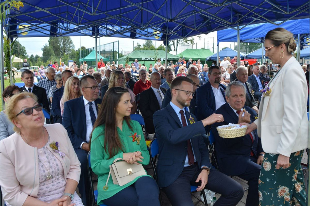 Dożynki 2021. W Najmowie uhonorowano rodzinę, która pomogła harcerzom [DUŻO ZDJĘĆ]