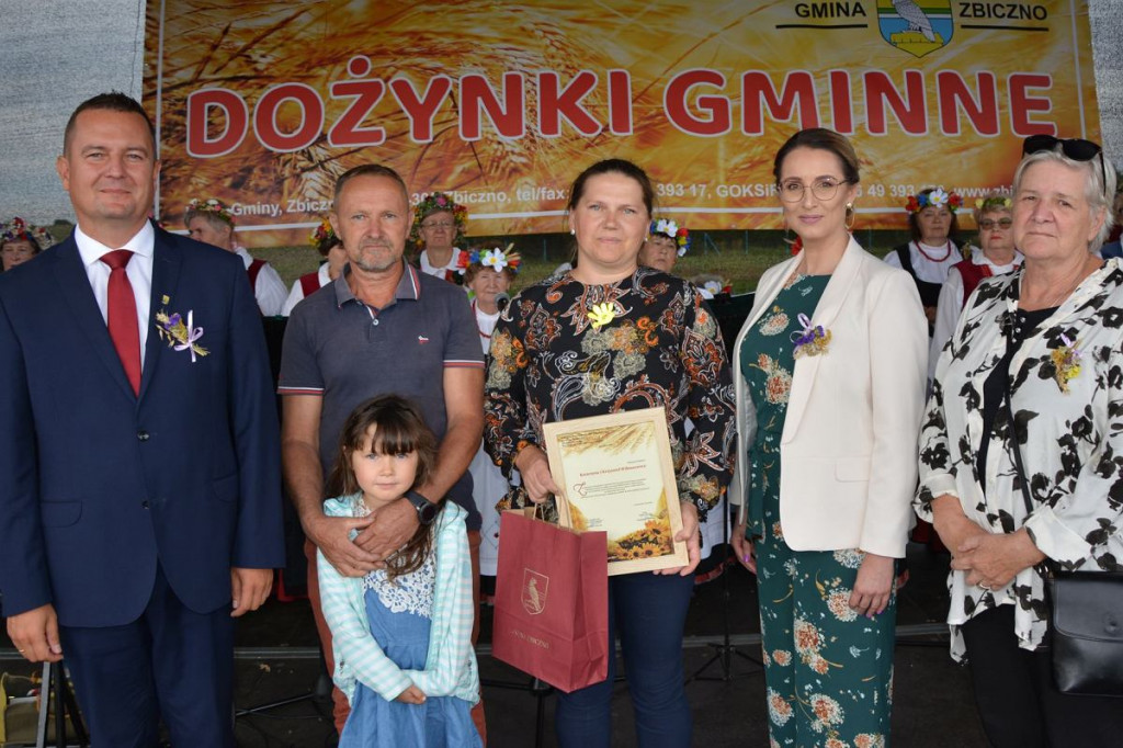 Dożynki 2021. W Najmowie uhonorowano rodzinę, która pomogła harcerzom [DUŻO ZDJĘĆ]