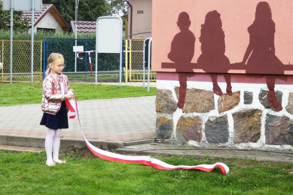 Brodnica i okolice. W piątek do małej wsi przyjechali ludzie z MON, kuratorium, dowódca pułku. Co się stało? [ZDJĘCIA]