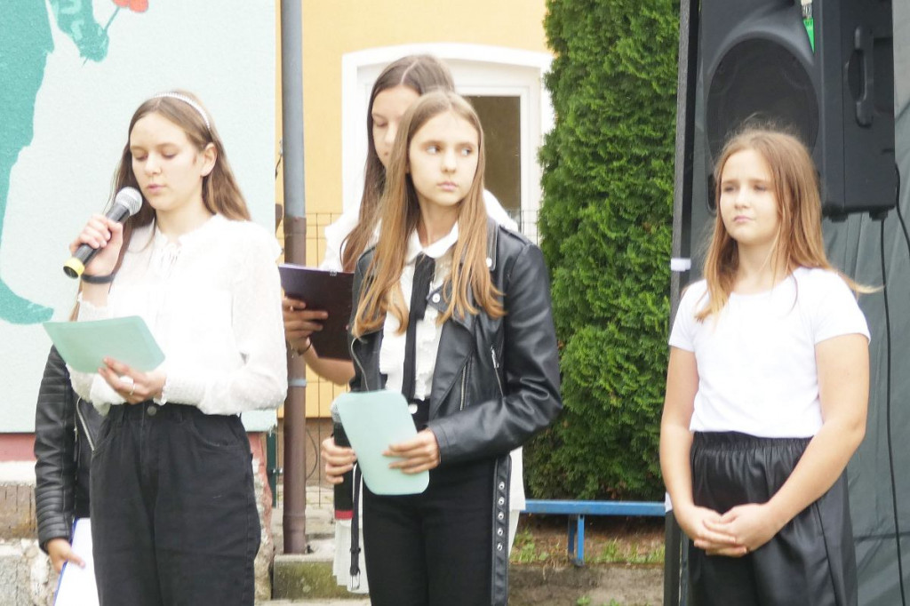 Brodnica i okolice. W piątek do małej wsi przyjechali ludzie z MON, kuratorium, dowódca pułku. Co się stało? [ZDJĘCIA]
