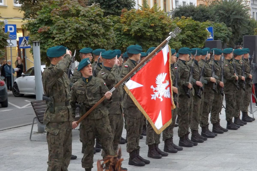 Brodnica. Wojsko i mieszczanie z epoki, kapsuła czasu i niezwykły podarunek brodniczanina [DUŻO ZDJĘĆ]