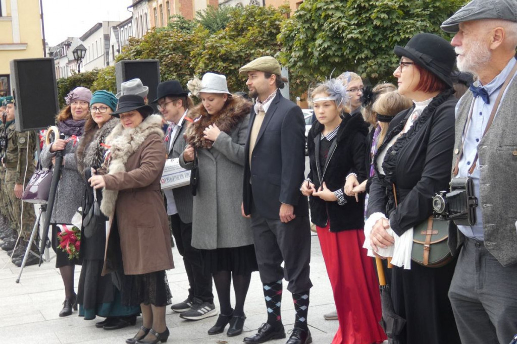 Brodnica. Wojsko i mieszczanie z epoki, kapsuła czasu i niezwykły podarunek brodniczanina [DUŻO ZDJĘĆ]