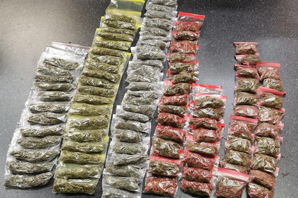 Brodnica. Znaleźli w lesie beczkę. Co było w środku? Wszystko może być warte nawet 100 tys. zł