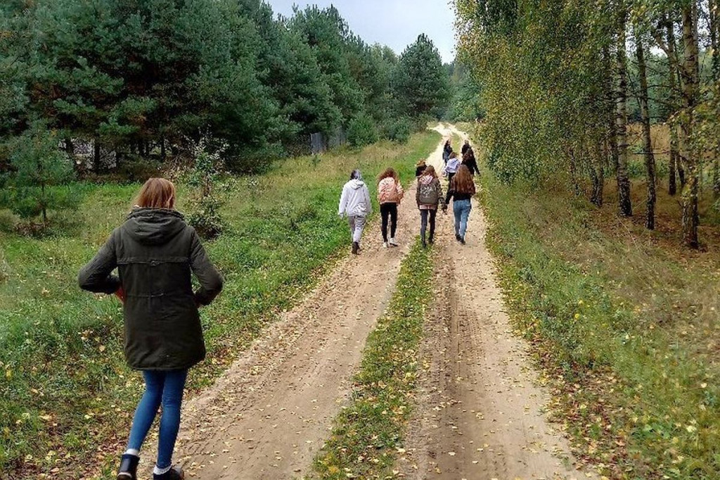 Brodnica. Na biwaku młodzież I LO uczyła się hymnu szkoły. Ale nie tylko [ZDJĘCIA]