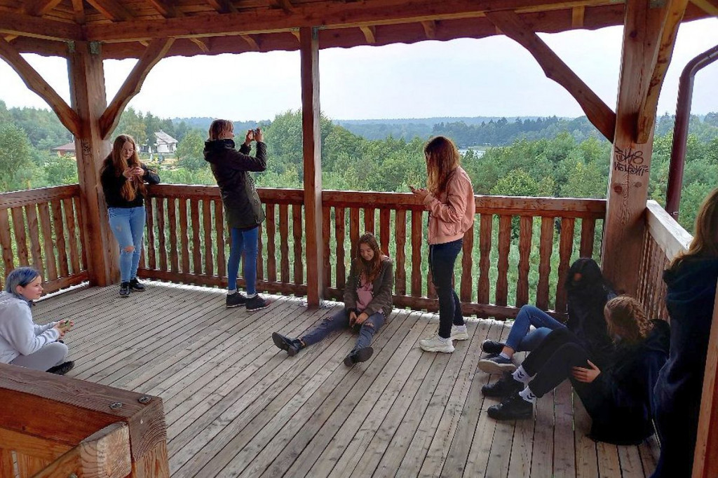 Brodnica. Na biwaku młodzież I LO uczyła się hymnu szkoły. Ale nie tylko [ZDJĘCIA]