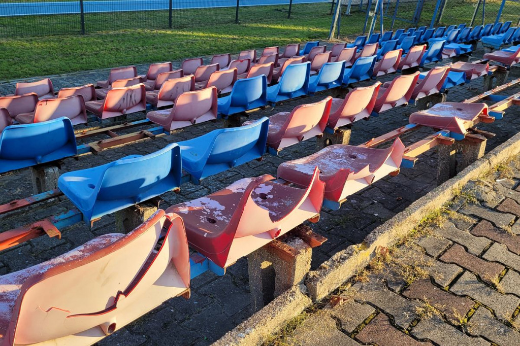 Brodnica. Demolka na stadionie. Jednak wandale jednego nie przewidzieli