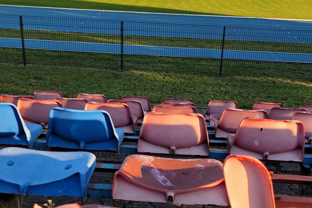 Brodnica. Demolka na stadionie. Jednak wandale jednego nie przewidzieli