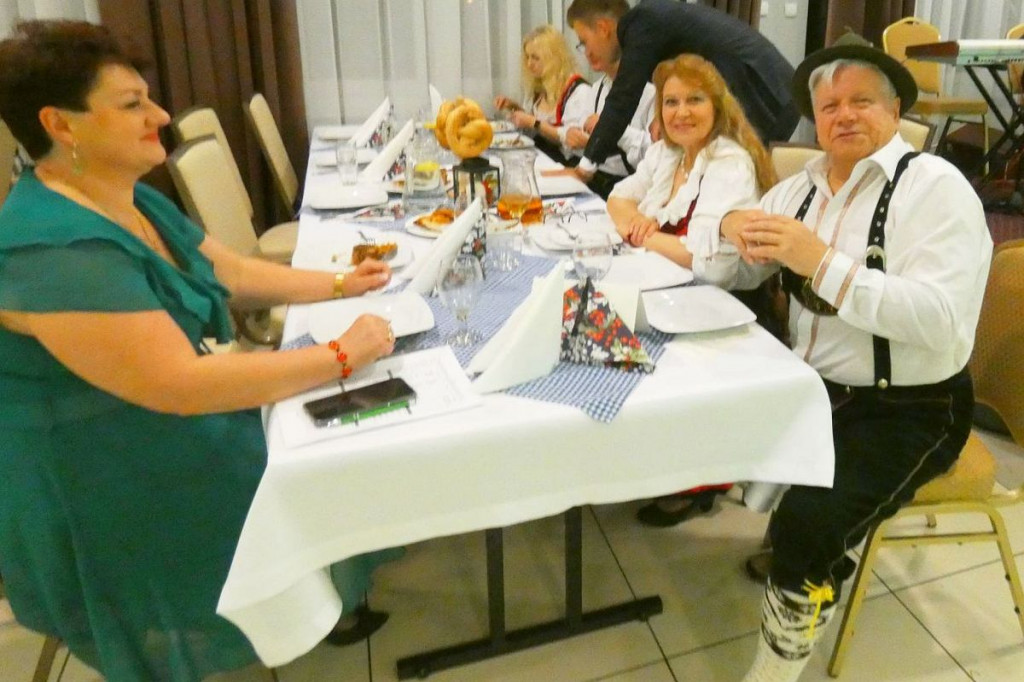 Brodnica. Bawarskie stroje ludowe, kufle piwa i jodłowanie. Oktoberfest po polsku [ZDJĘCIA]