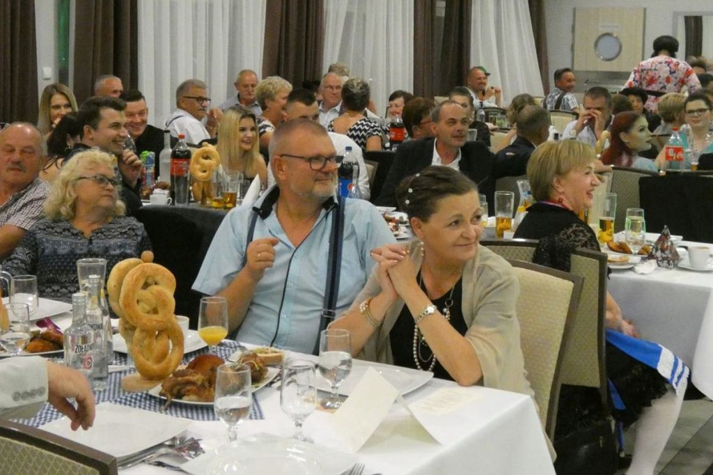 Brodnica. Bawarskie stroje ludowe, kufle piwa i jodłowanie. Oktoberfest po polsku [ZDJĘCIA]