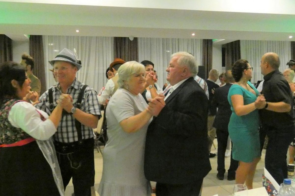 Brodnica. Bawarskie stroje ludowe, kufle piwa i jodłowanie. Oktoberfest po polsku [ZDJĘCIA]