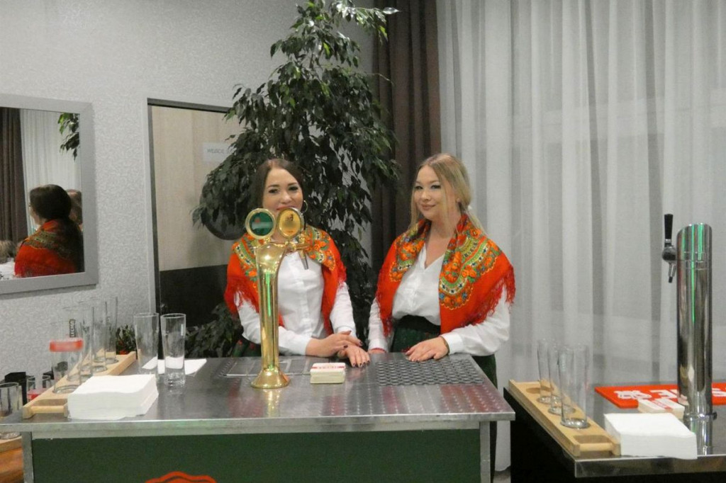 Brodnica. Bawarskie stroje ludowe, kufle piwa i jodłowanie. Oktoberfest po polsku [ZDJĘCIA]