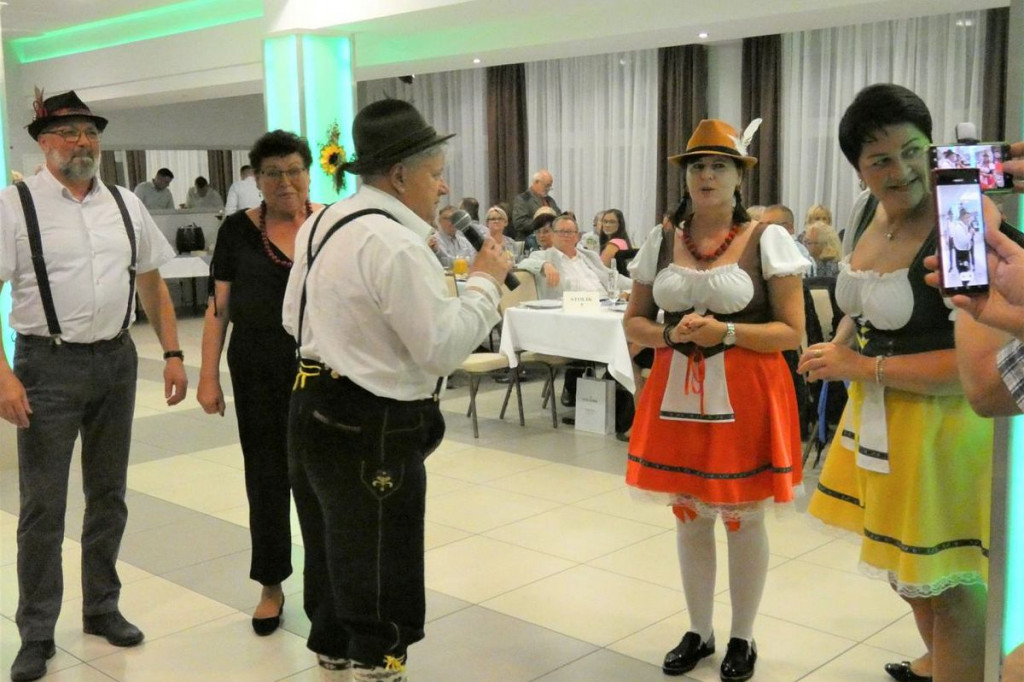 Brodnica. Bawarskie stroje ludowe, kufle piwa i jodłowanie. Oktoberfest po polsku [ZDJĘCIA]