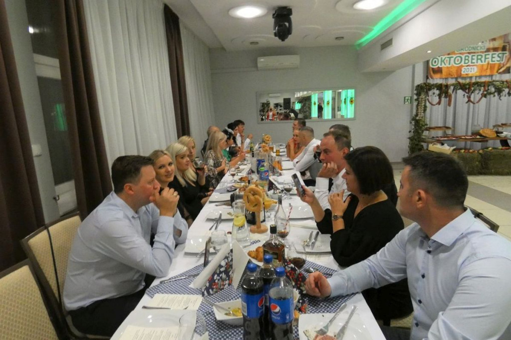 Brodnica. Bawarskie stroje ludowe, kufle piwa i jodłowanie. Oktoberfest po polsku [ZDJĘCIA]
