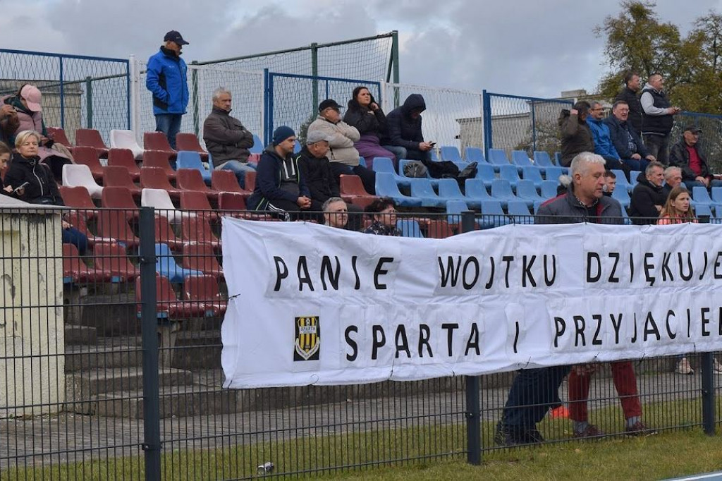 Brodnica. Żółto-czarni zdobyli kolejne trzy punkty. Uczcili pamięć zmarłego Wojciecha Kupczyka [ZDJĘCIA]