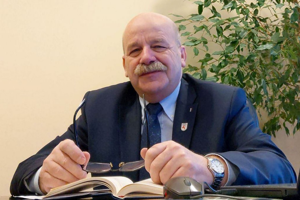 Brodnica. Na państwowej posadzie zarabia 20 tys. zł miesięcznie. Dodatkowo dostał 60 tysięcy nagrody