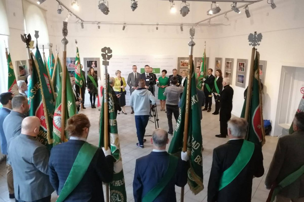 Brodnica. PSL opanował miasto. Kosiniak-Kamysz i kilkuset działaczy w kościele, domu kultury i na ulicach [ZDJĘCIA]
