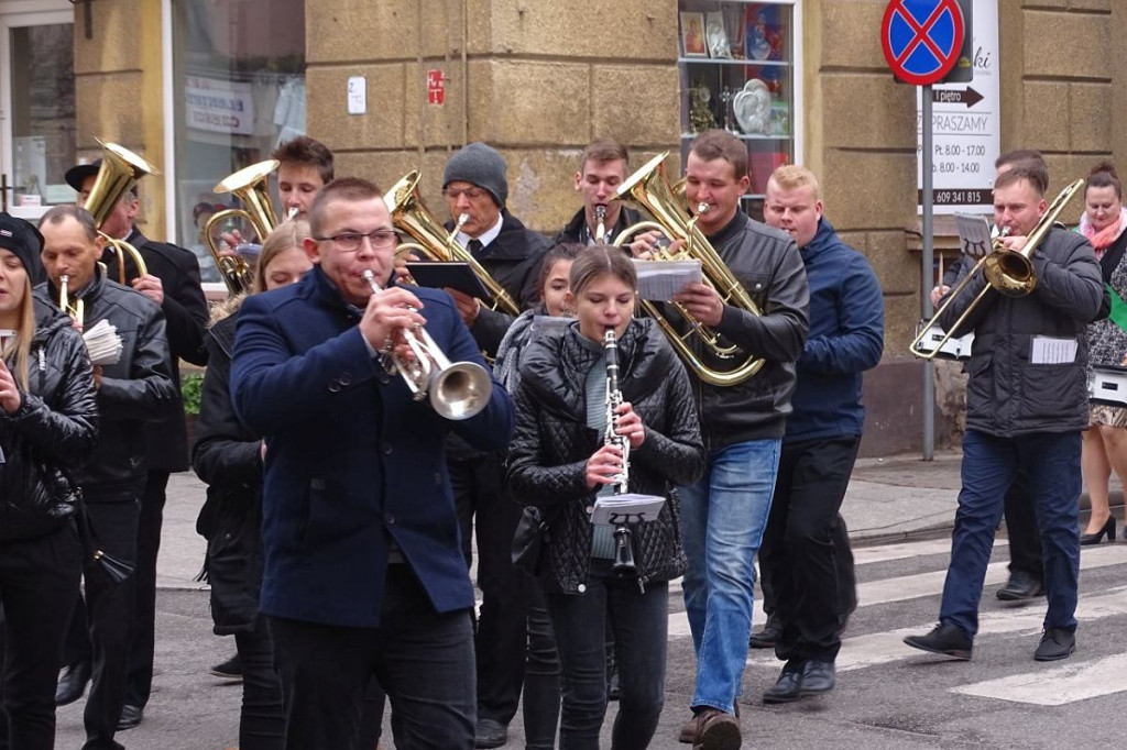 Brodnica. PSL opanował miasto. Kosiniak-Kamysz i kilkuset działaczy w kościele, domu kultury i na ulicach [ZDJĘCIA]