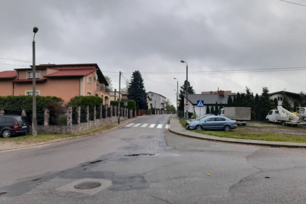 Brodnica. W listopadzie naprawią ulicę w mieście. Kałuże też mają zlikwidować
