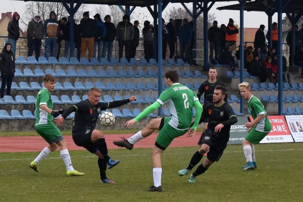 Brodnica i okolice. Na koniec piłkarskiej rundy jesiennej derby bez rozstrzygnięcia [ZDJĘCIA]