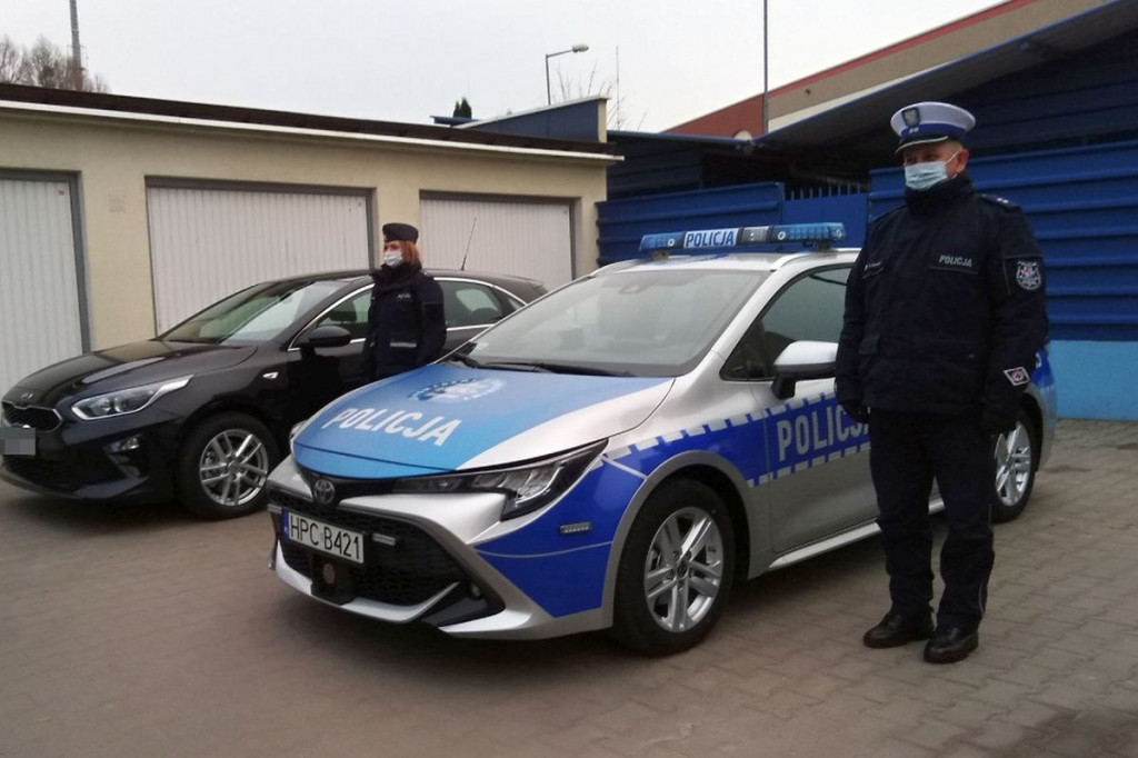 Brodnica. Samorządom brakuje na modernizację dróg. Czy powinni dokładać policji do aut? [SONDA]