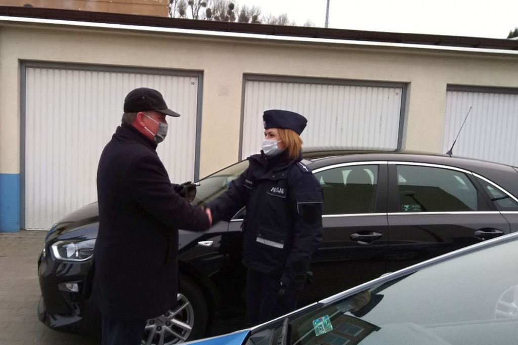 Brodnica. Samorządom brakuje na modernizację dróg. Czy powinni dokładać policji do aut? [SONDA]