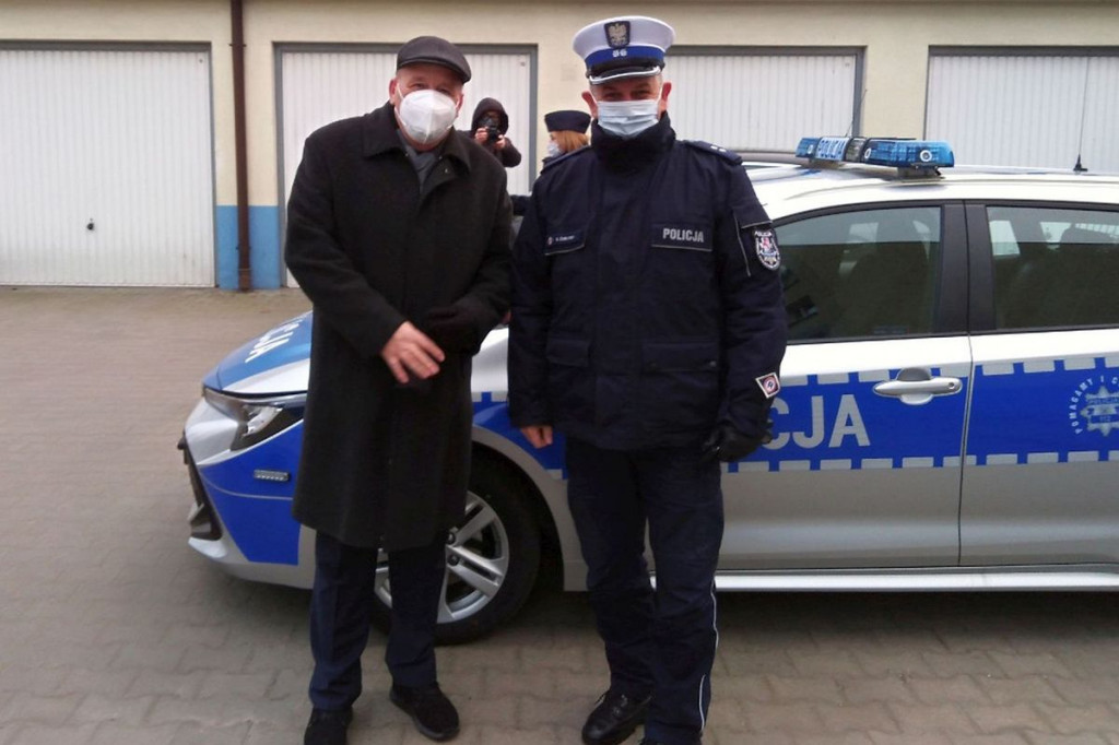 Brodnica. Samorządom brakuje na modernizację dróg. Czy powinni dokładać policji do aut? [SONDA]