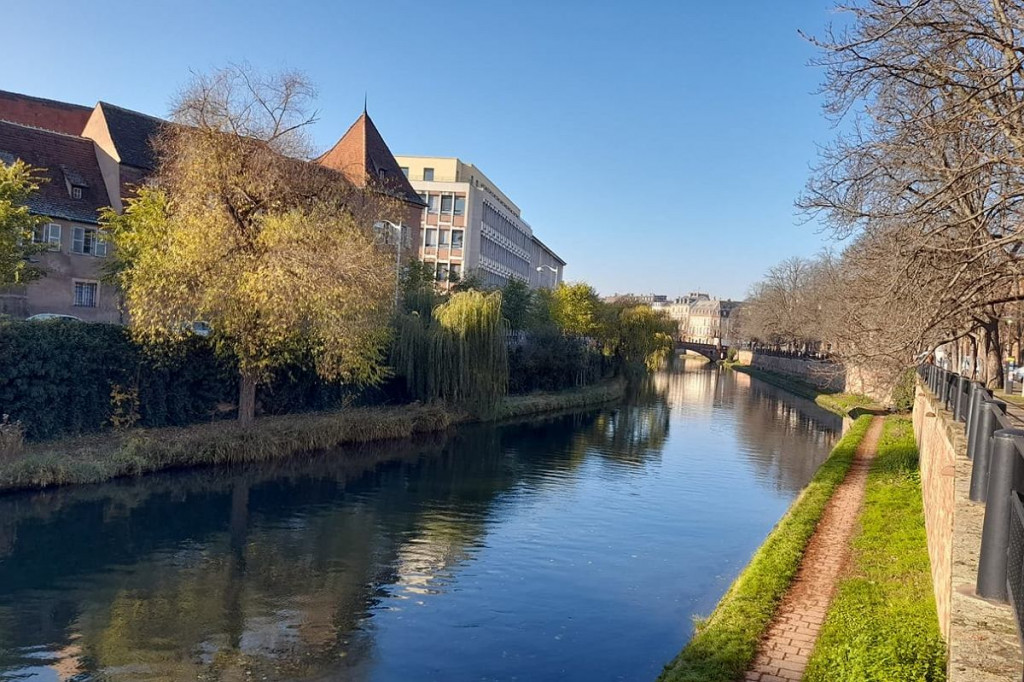 Rowerem przez miasto na czerwonym, czyli czym się różni Strasburg od... Strasburga [ZDJĘCIA]