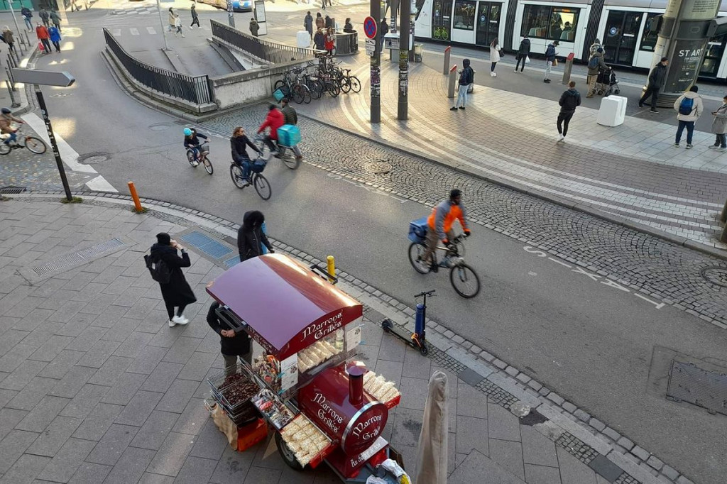 Rowerem przez miasto na czerwonym, czyli czym się różni Strasburg od... Strasburga [ZDJĘCIA]