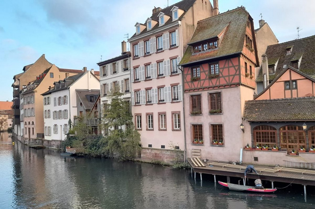 Rowerem przez miasto na czerwonym, czyli czym się różni Strasburg od... Strasburga [ZDJĘCIA]