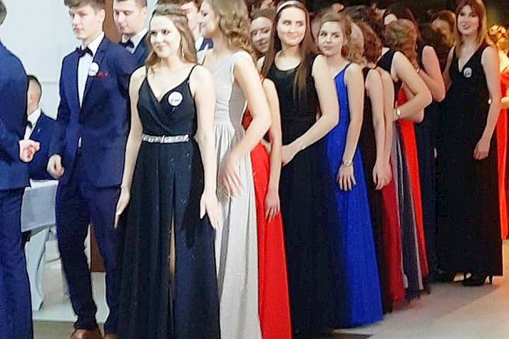 Brodnica. W piątek na studniówce bawili się maturzyści z I LO [ZDJĘCIA]