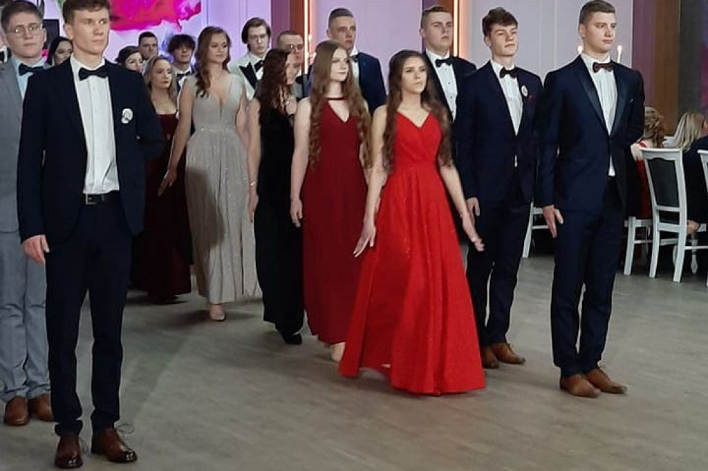 Brodnica. W piątek na studniówce bawili się maturzyści z I LO [ZDJĘCIA]