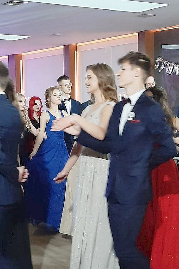 Brodnica. W piątek na studniówce bawili się maturzyści z I LO [ZDJĘCIA]