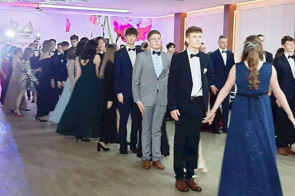 Brodnica. W piątek na studniówce bawili się maturzyści z I LO [ZDJĘCIA]