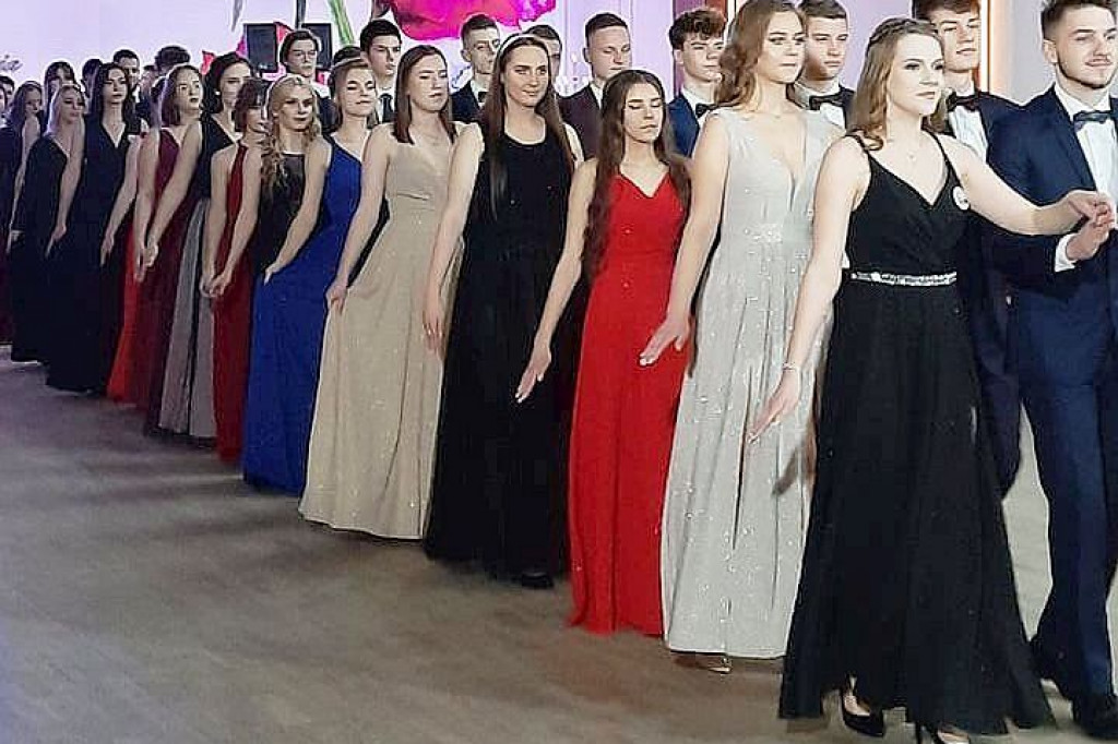 Brodnica. W piątek na studniówce bawili się maturzyści z I LO [ZDJĘCIA]