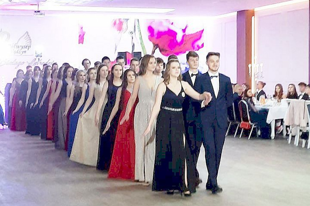 Brodnica. W piątek na studniówce bawili się maturzyści z I LO [ZDJĘCIA]