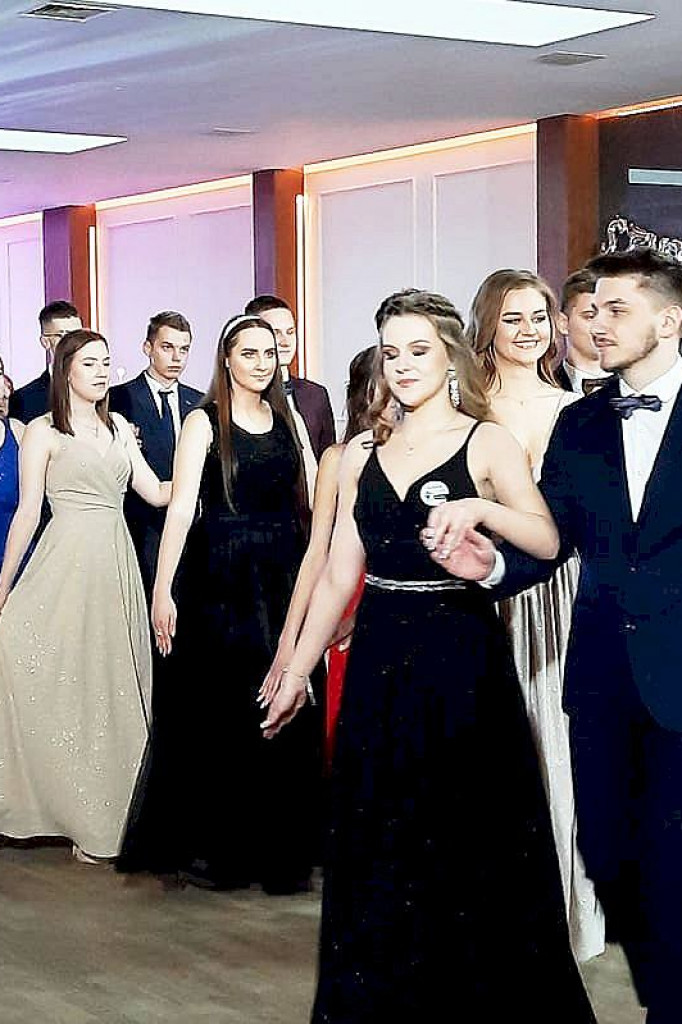 Brodnica. W piątek na studniówce bawili się maturzyści z I LO [ZDJĘCIA]